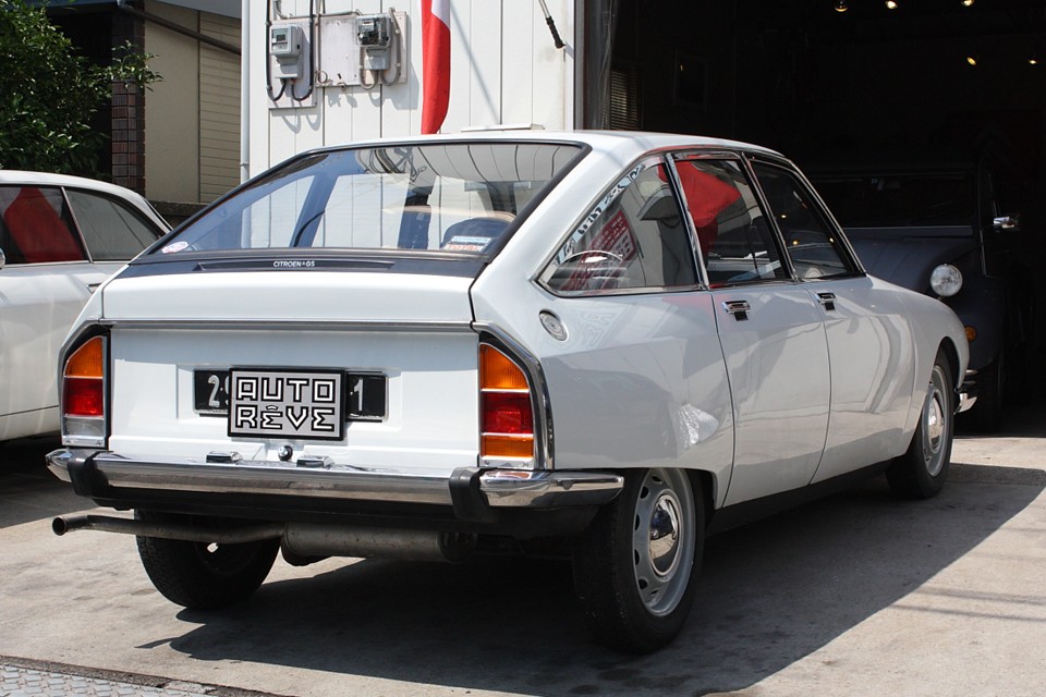 フランスより直輸入の国内未登録車ですので新規登録3年車検となります！