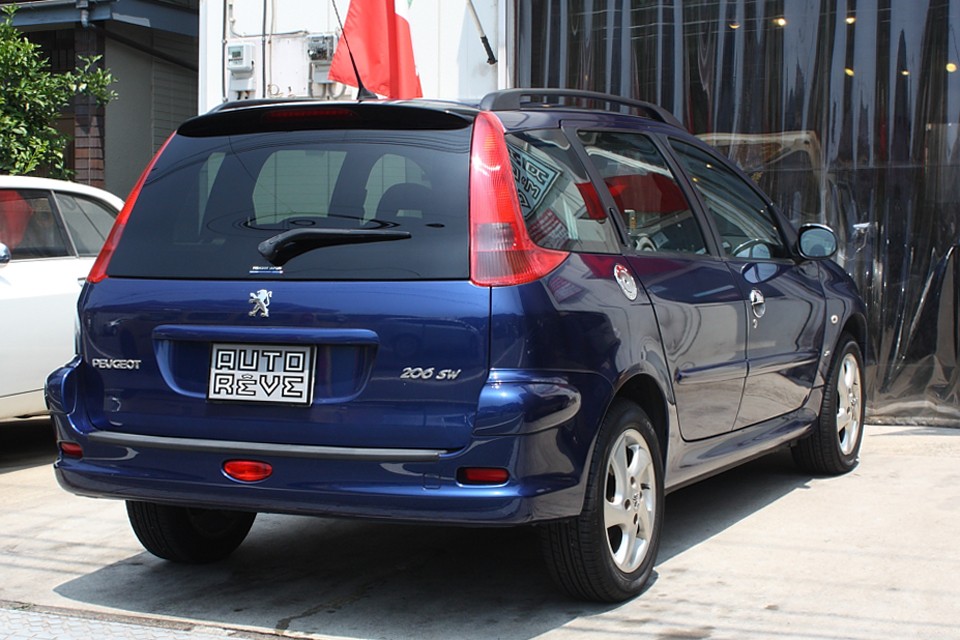 人も荷物もタップリ積めるワゴンなのにこのコンパクトサイズ！とっても使いやすいです！