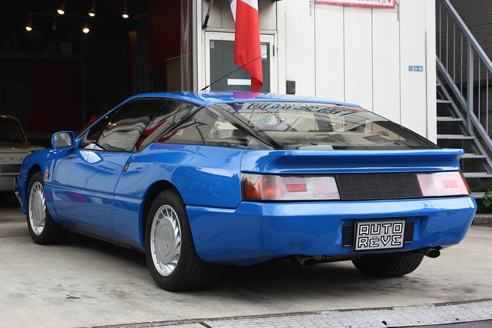 外装はこれしかない！っていう「アルピーヌブルー」に全塗装済み！