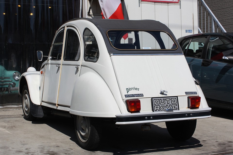 本来はロゴ入り専用ホイールキャップも付くのですが、残念ながら欠品。。。
