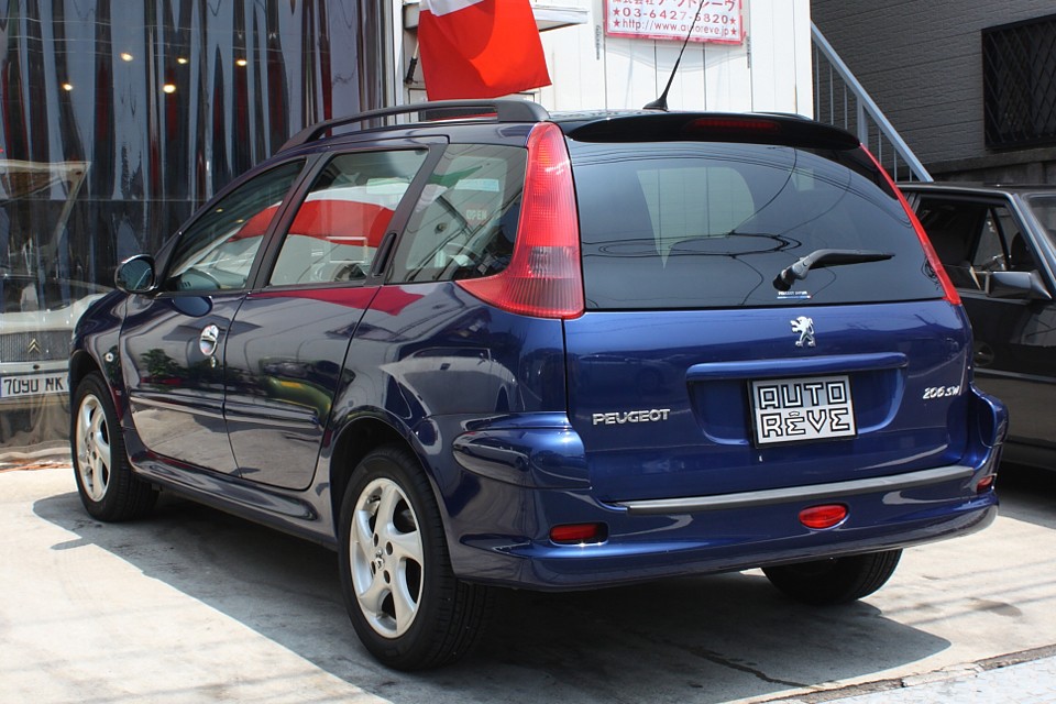 使いやすいのにデザインは犠牲にしないところが、フランス車の本領発揮といったところでしょうか…。