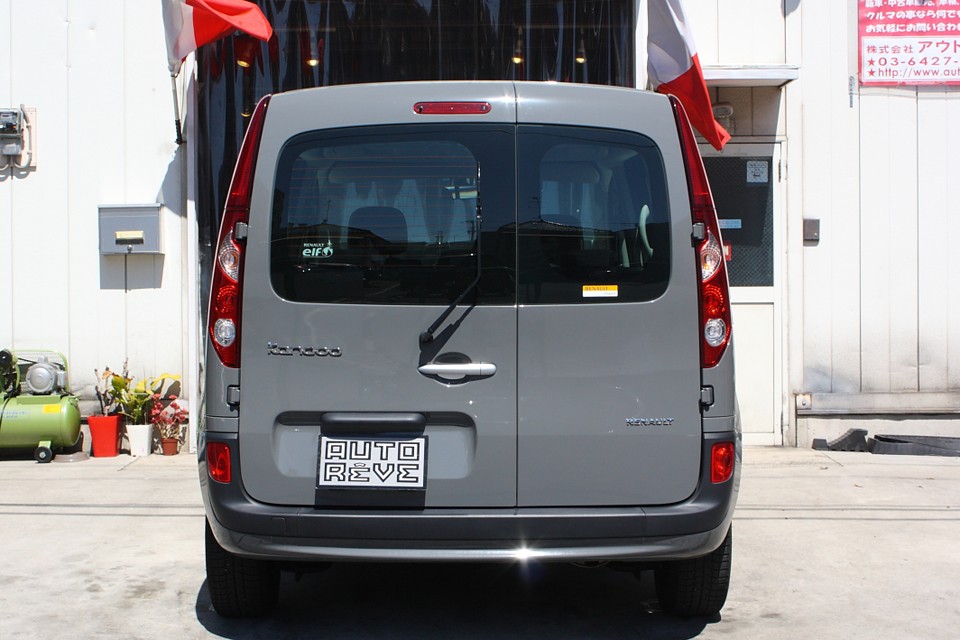 左右比対称のダブルバックドアは使いやすさ抜群！『良い仕事しまっせぇ〜！』的な感じもカングー独特の魅力！