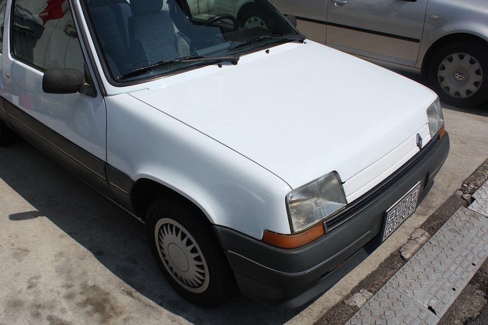 ピッカピカというわけではありませんが、塗装状態は目立つ劣化も無く、全体的に良い状態だと思います。