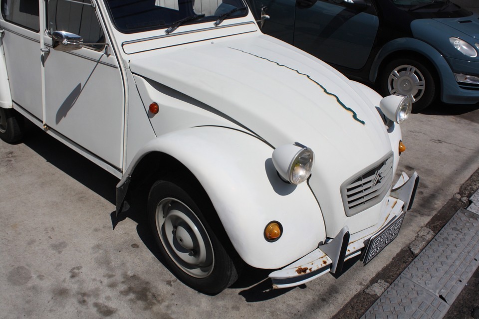 バンパーはサビサビ状態。交換すればもちろんキレイになりますが、
全体のバランスを考えるとこの状態も有り！という事で敢えてそのままです。