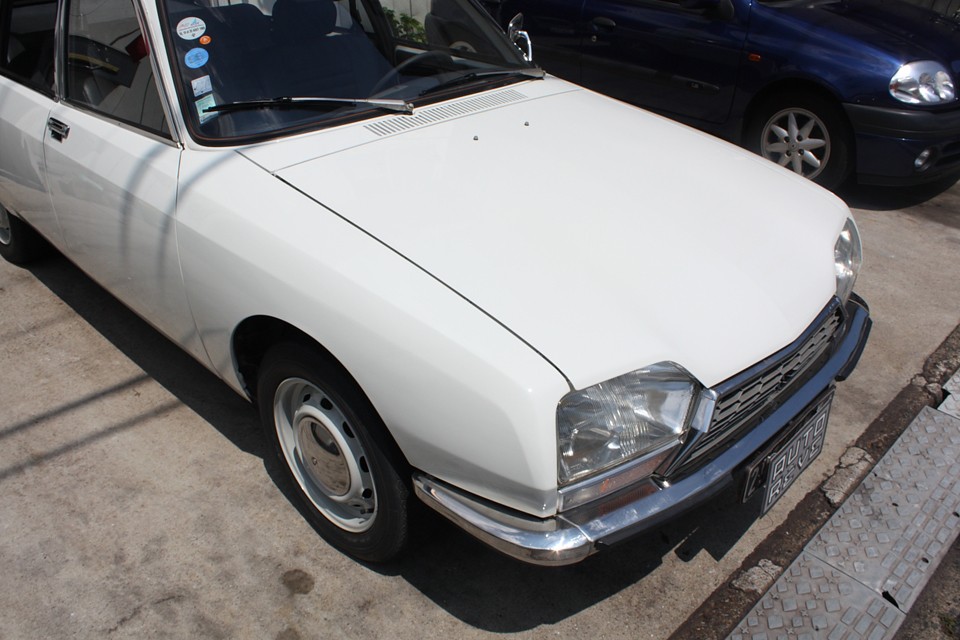 塗装もご覧の通り、かなり良い状態です。
クリア塗装の劣化で、「洗車すると雑巾が白くなる〜！」（笑）なんてことはありません！