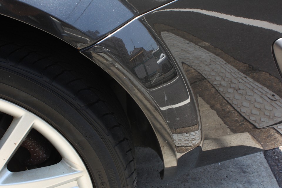 小難その2：左リアタイヤ後側にご覧の少し目立つキズがあります。
小難は以上なのですが、気になる方は気になる、気にならない方にとっては…お買い得〜！