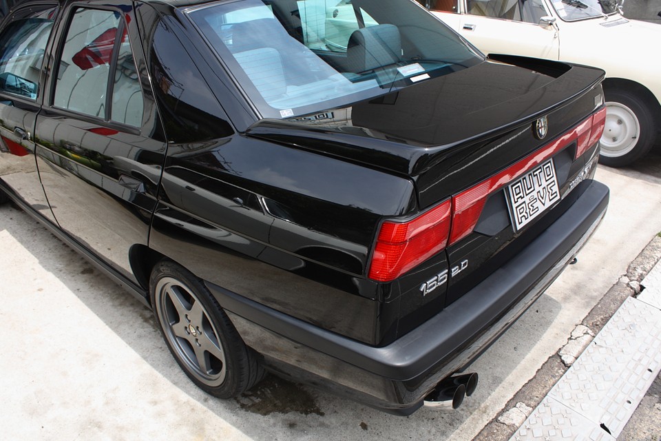 うわぁ！この角度！カックイイ〜！
♪あ〜赤と黒みたいな〜恋をしています〜♪思わず口ずさんじゃうちゅ〜の！