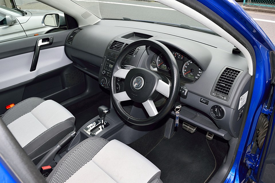 ここだけ見たら、このクラスのクルマとは思えませんねぇ〜。それってかなりスゴイ事！