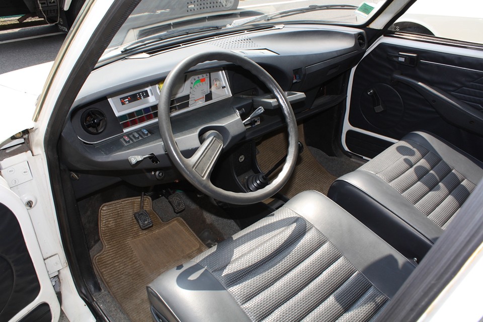 現在のクルマに勝るとも劣らない前衛的なデザイン！やっと時代が追いついたということ？！
GSにしてみれば「42年前からこれですけど何か？」的な…。