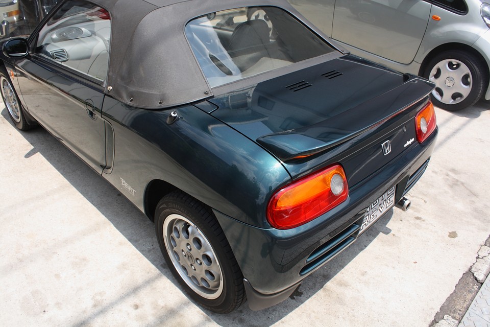 ねっ、濃い色なのでリア周りが「カチッ」とした感じしません？