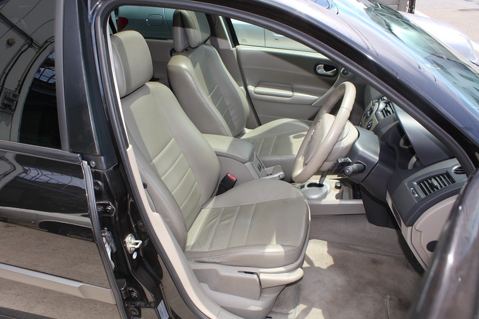 さすがに運転席のサイド辺りには小スレ、ヘタリありますが、全体的には清潔感のある状態です！