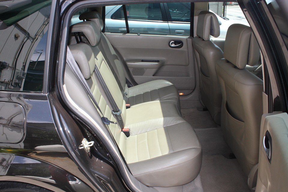 後席は目立つ汚れもなく、あまり使用感は感じません！