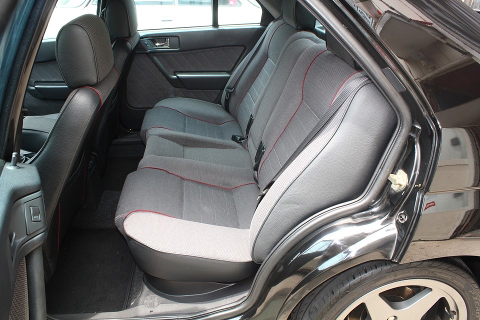 そう！155はセダンなんです！後席の広さもタップリ！シートもほとんど使用感を感じません！