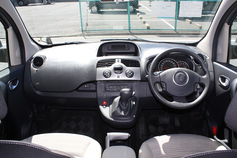 ハンドルより前のダッシュスペースが広いので、とっても開放感があります！