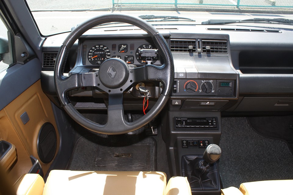 ブォ〜ン、ブォ〜ン、シュイ〜ン、ブボボボって走りた〜い！
※シフトチェンジ、ターボ効いたとこ、減速を表現してみました（笑）