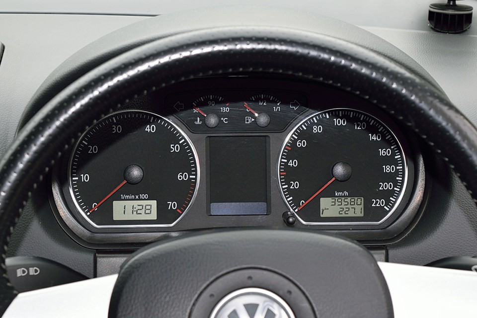 実走行4.0万Km！7年間でこの距離ですから、機関的にはちょうど良い感じ！
むしろ、この年式、距離は、お値段的にかなりこなれて、買い時のクルマではないかと。