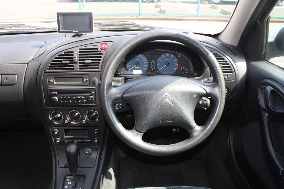 少し古いですがSONY製のポータブルナビも装備！まだまだ十分に使えます！