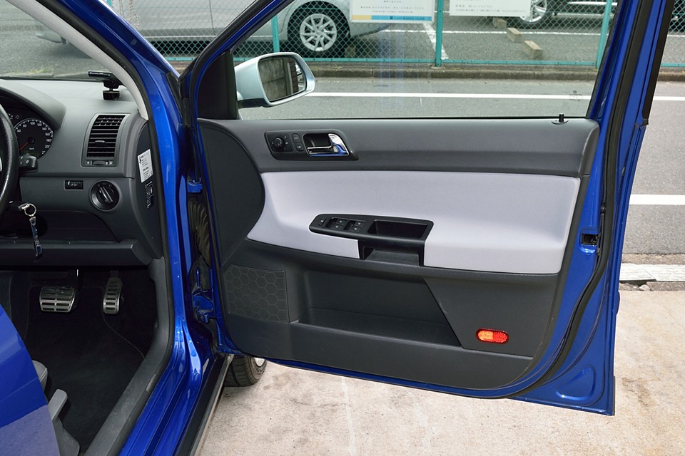 ドア内張りも清潔です。シンプルなデザインほど、キレイかどうかで差が出ますからね。