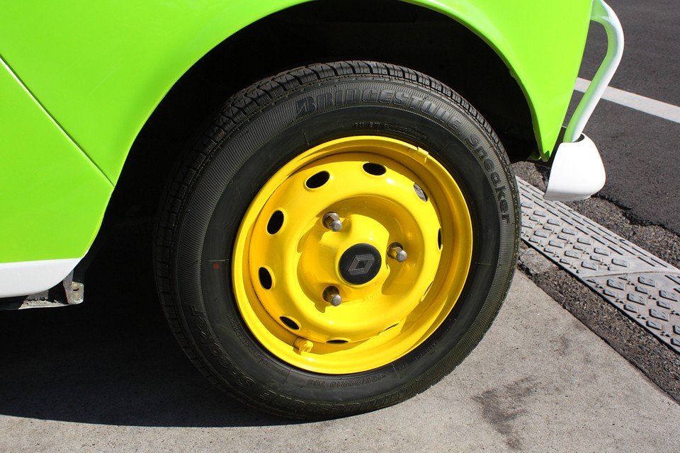 ノーマルの鉄チンホイールもキレイに仕上げましたぁ〜！
