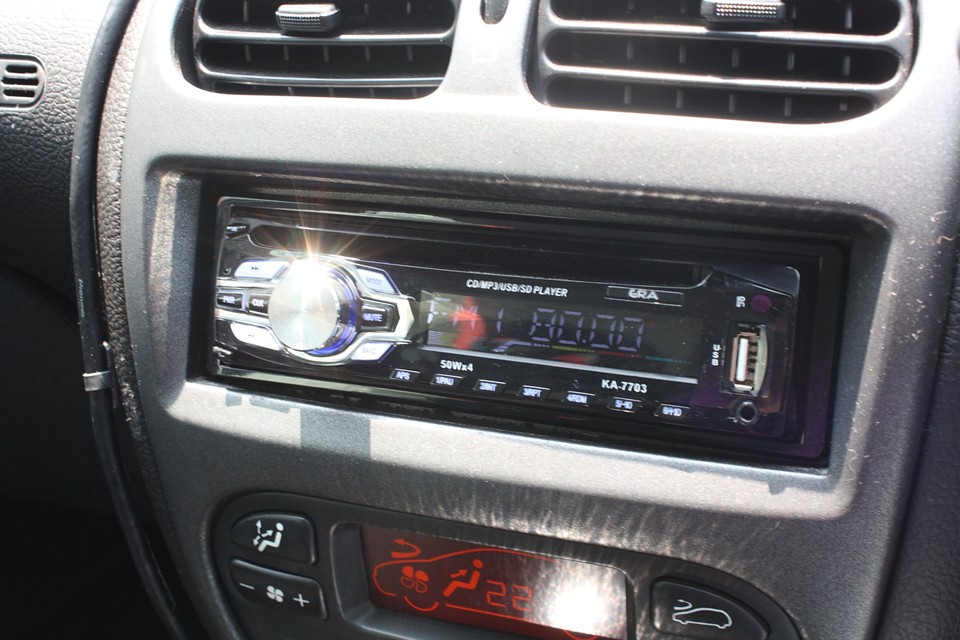 USB、AUX入力付きCDデッキ！MP3プレーヤー接続可！