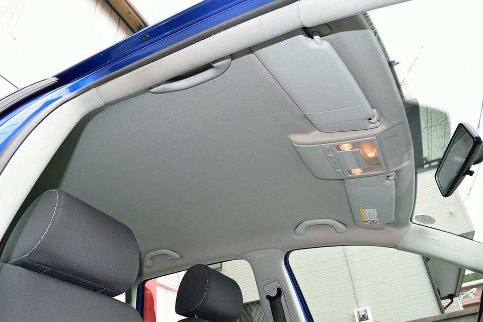 比較的汚れの目立ちやすいはずの白系の天張りですが、この通り、目立つ汚れはありません！
また、室内にタバコやペット等の嫌な臭いもありません！