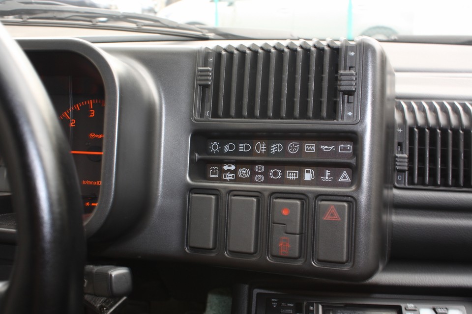 SF映画の演出の様な独特の近未来感！しかし決して奇をてらっただけではない、このまとまり感はさすがです。