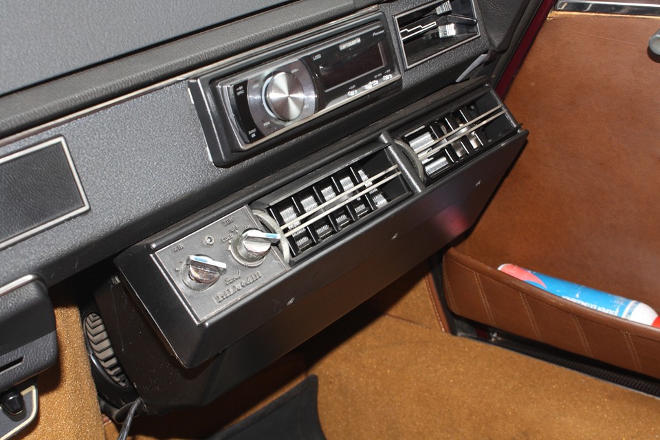 クーラーも装備！効きはそれなりですが、有ると無いとでは大違いですからね。