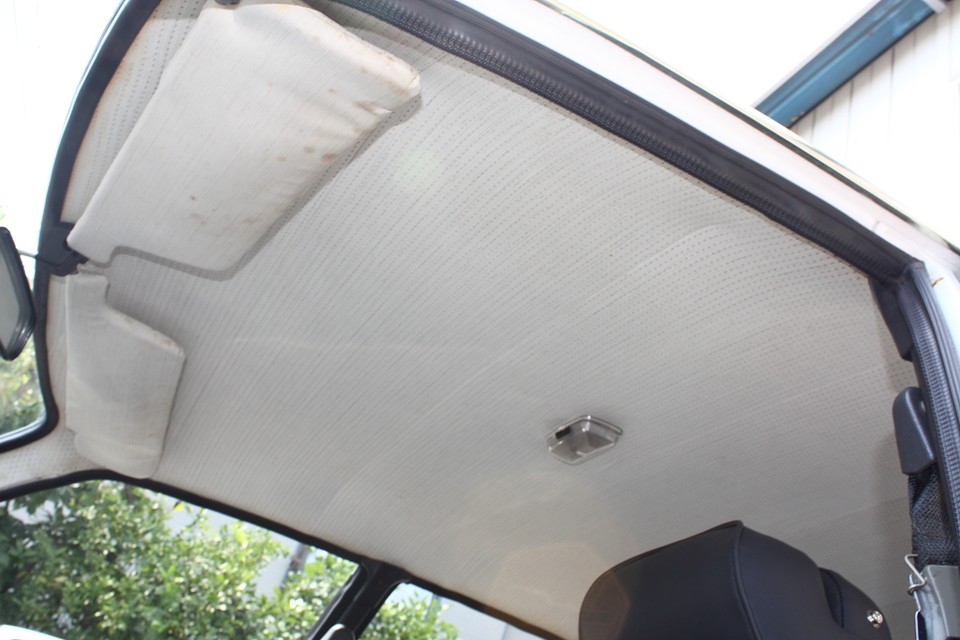 バイザーに少し汚れはありますが、天張りは汚れ、タレ、破れも無く「爽やか〜」な印象です！