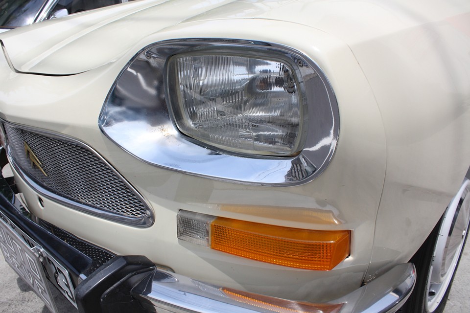 ヘッドライト、ウィンカーともに、とってもクリアー！現在、ホワイトバルブですが、ご希望でしたらイエローバルブへの交換はサービスします！