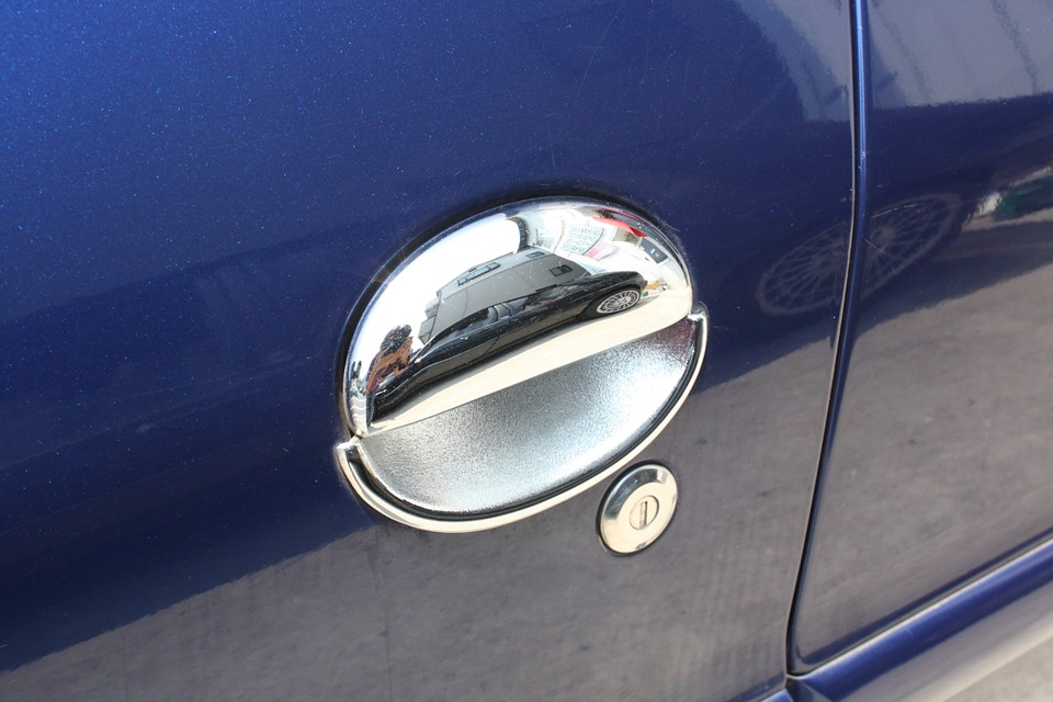 そして、ドアハンドル！爪とかで付いちゃう小キズ防止にも効果あり！