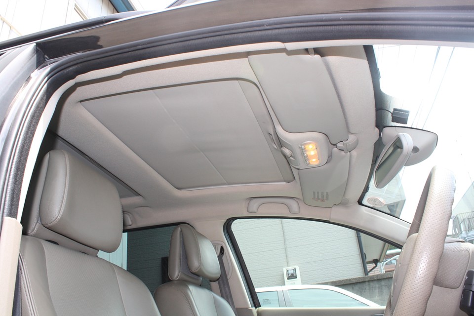 汚れが目出しやすいベージュ内装ですが、この通り、とても清潔な状態です。
タバコやペットのイヤな臭いももちろんありません！