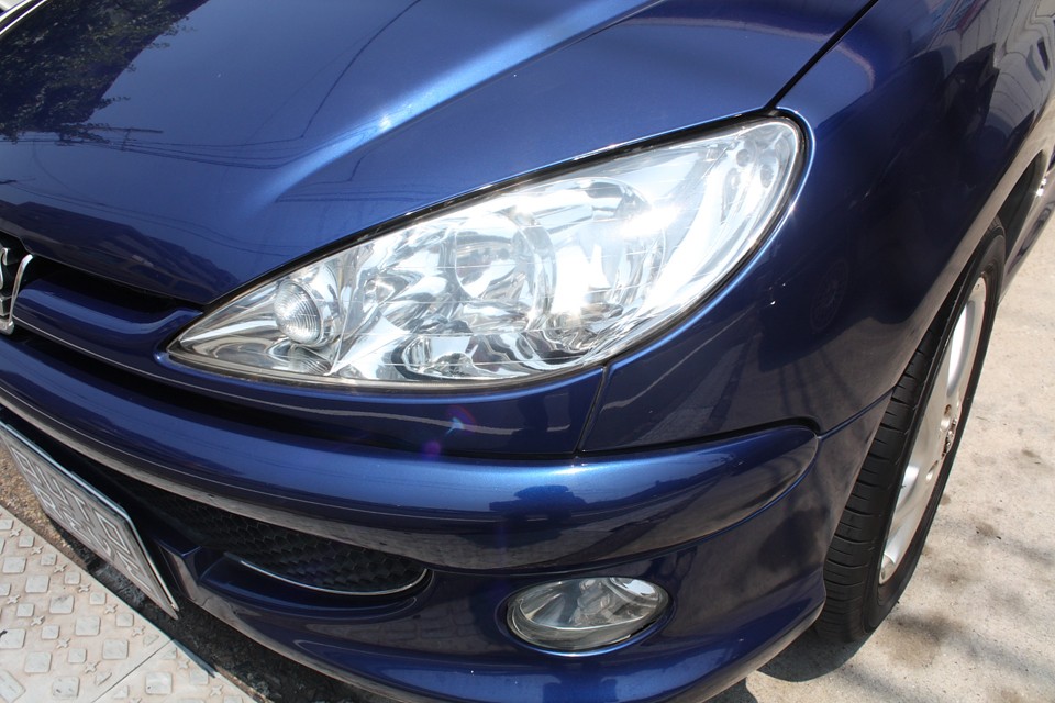 ヘッドライト、フォグランプも、良く有るくもりも無くクリアーです。