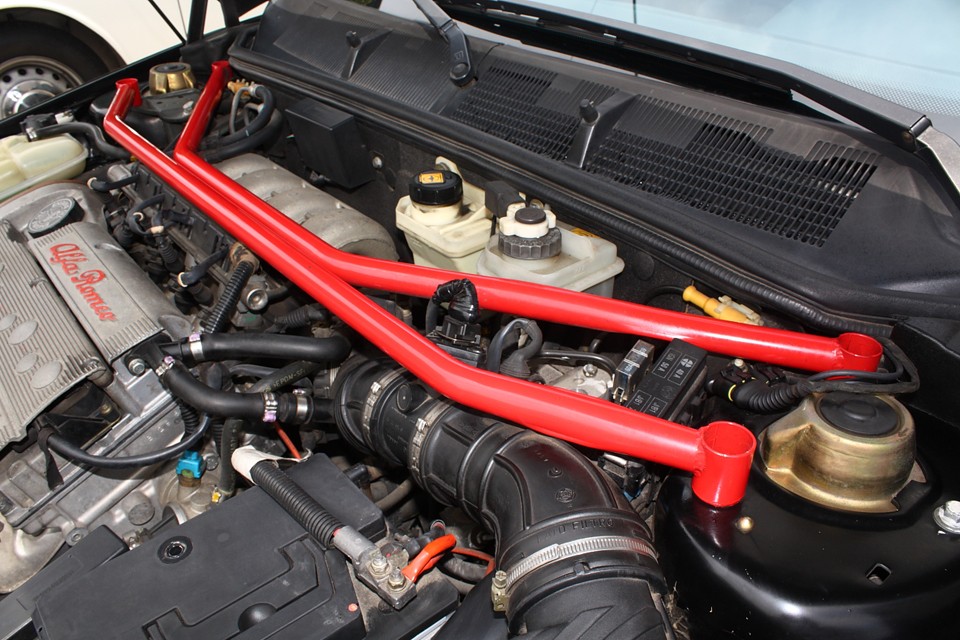 非アジャストタイプのロールバーを装備！
これが付いてるということは、ボディにねじれは無く、新車時と同じということ！これかなり重要！