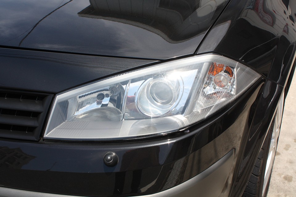 ヘッドライトもクリア〜！さすがプレミアムですねぇ。ライトウォッシャーも装備！