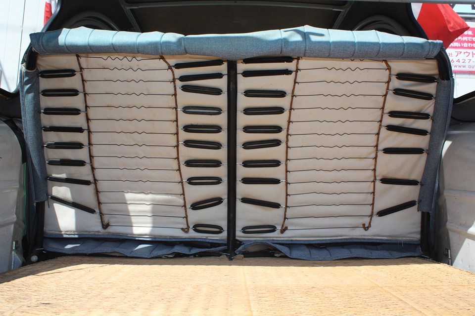 シート表皮はそれなりに劣化してましたが、中身のゴムは交換済みで座り心地もOK！
見てくれより中身が大事！っていう仕上げは好感が持てます。