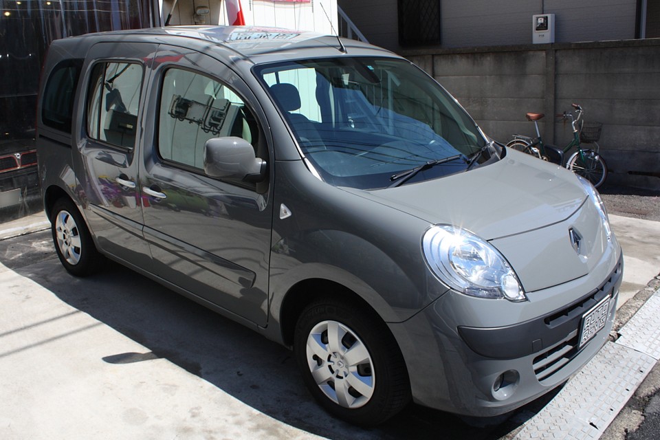 これに一度乗ってしまったら、もう普通の乗用車には戻れない…って言うくらい使いやすくて便利なカングー！