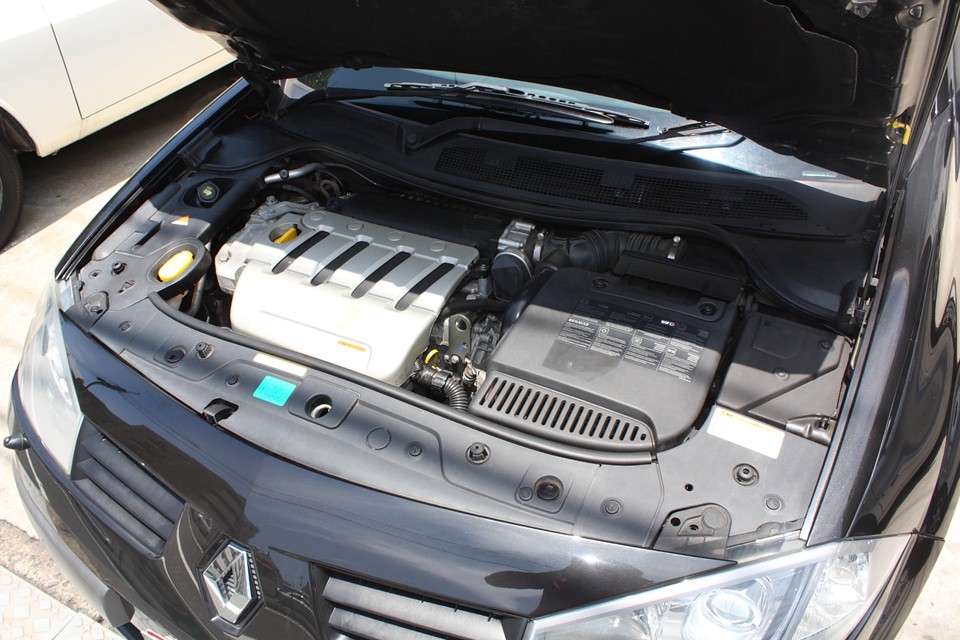 F1チャンピオンのルノーエンジンですから、悪いわけがないです！
数値以上にパワフルで、しかも扱いやすい、良いエンジンですねぇ〜！