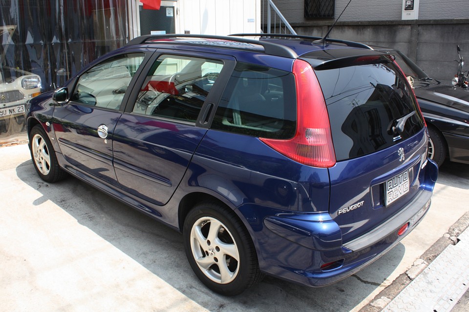 この出来の良いコンパクトユーロワゴンが、これだけの程度でこのお値段…メッチャお買い得ぅ〜！