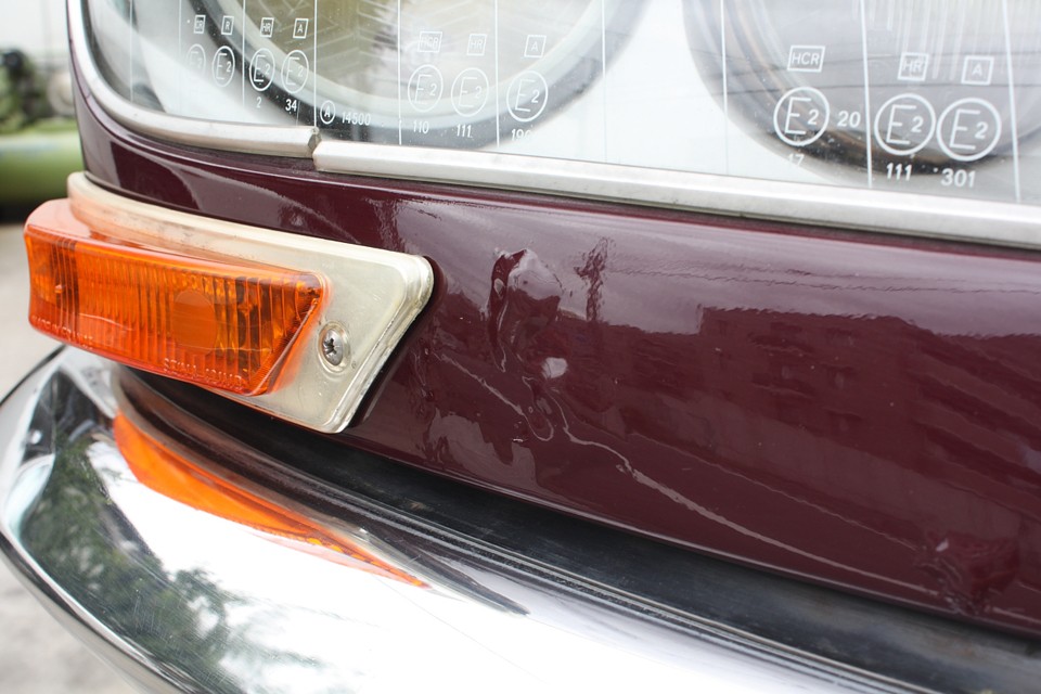 外観で唯一気になるのが、この右フロントの塗装浮き…。