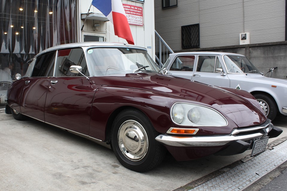 ハイドロ最低位状態。もはやクルマというより、オブジェ？