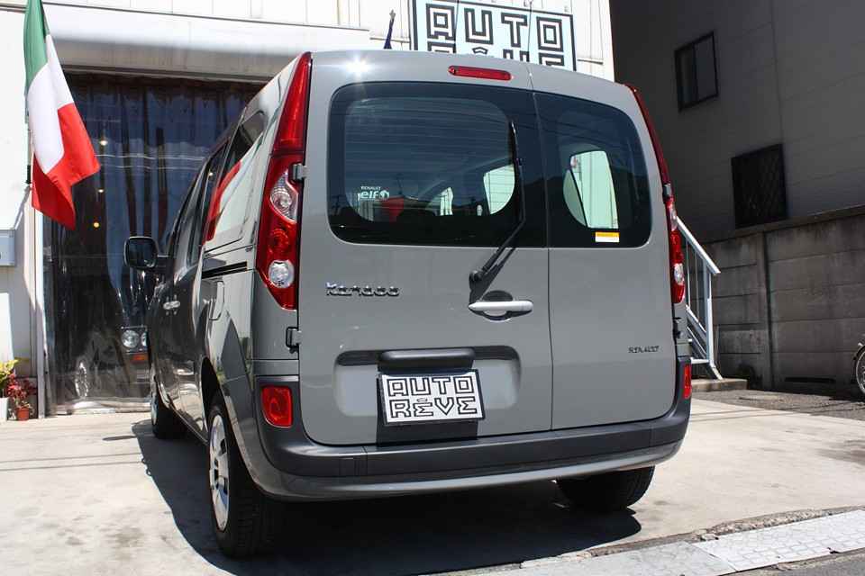 5人乗車で荷物タップリ！も難なくこなすし、リアシートをたためば、バイクや自転車のトランスポーターにだって使えます。