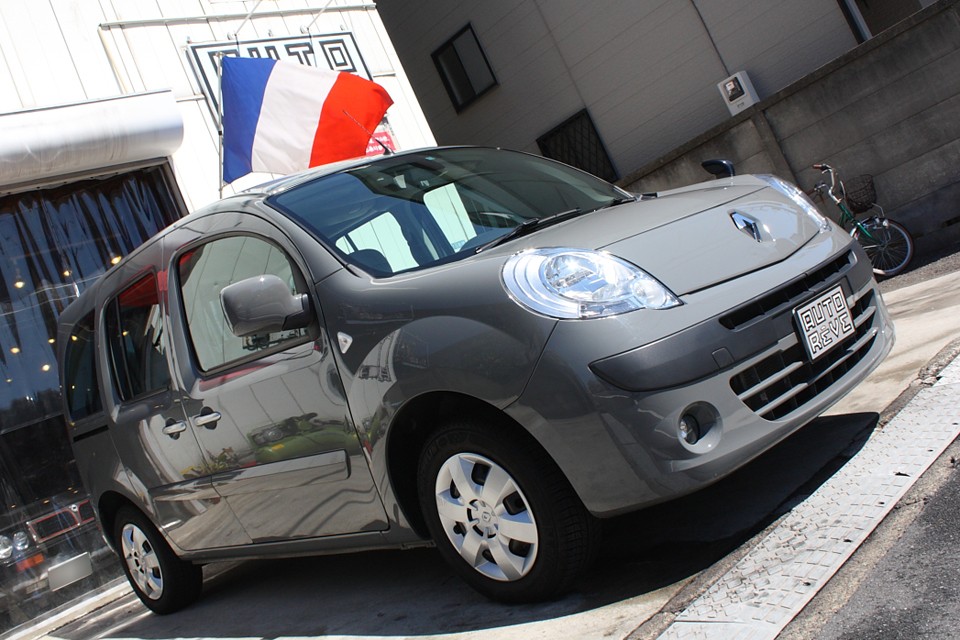 安心の新車保証継承可！ワンオーナーで車検タップリ！ちょいキズありに付きお買い得価格でのご提供です！
名付けて「みんなでわいわいドライブしたくなっちゃう笑顔製造マシーン！」いかがですか？