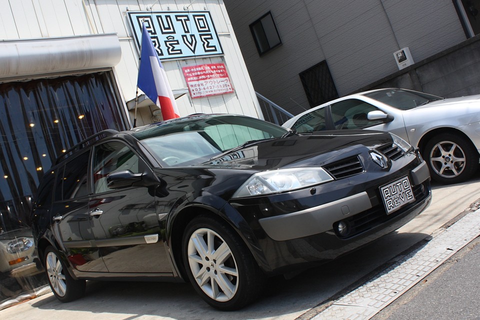 「モード」＋「癒し」＝まさしくこのクルマ！ブラックボディのルノーメガーヌツーリングワゴン！