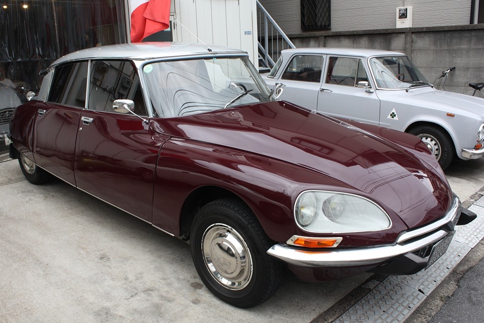 1955年に高級車やマニア向けの特殊なクルマとしてではなく、あくまで一般向けの大衆車として発表されたDS…。