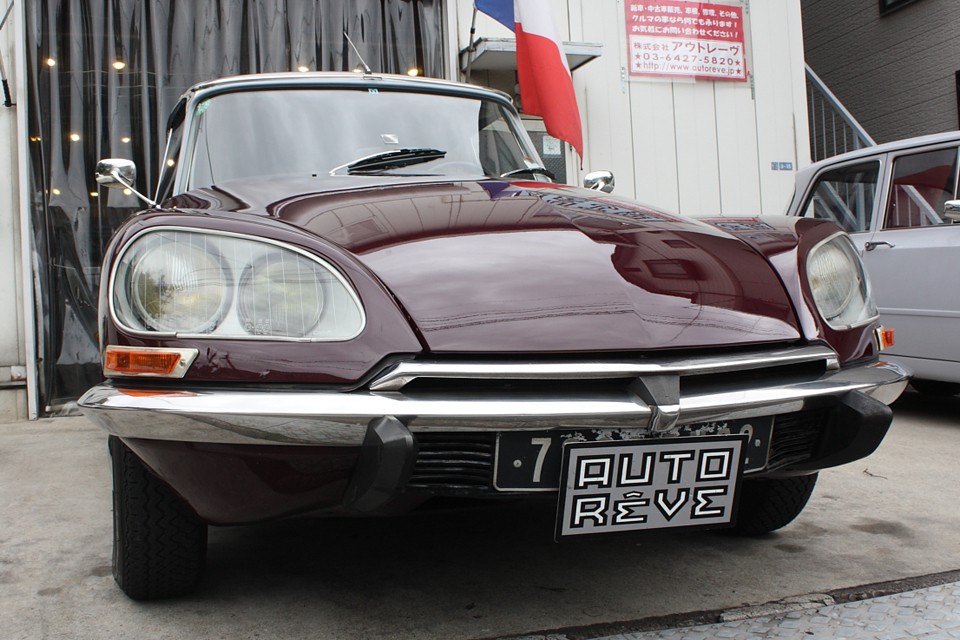 DSを世に送り出したシトロエンはもとより、結果145万台も生産するほど、生活の中に受け入れたフランスという国。