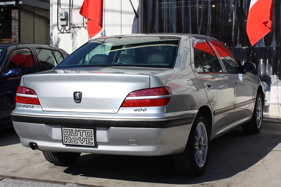 正統派セダン＋左ハンドル＋5MT＝違いの判る貴兄に…♪ダバダァ〜！