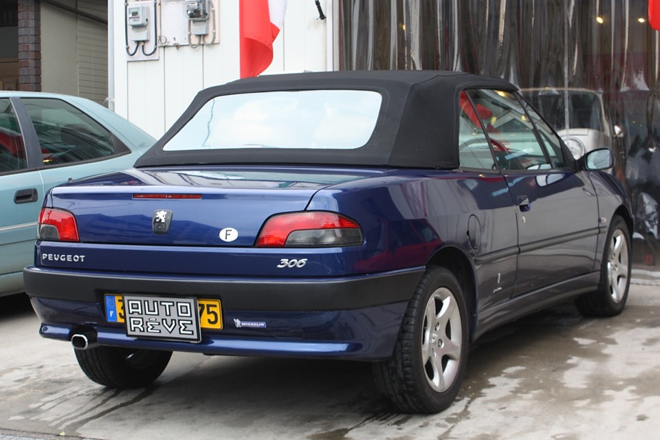 4人乗れるオープンカーってありそうで意外と無いです。しかもコレ丁度いいサイズだし、いいかも！