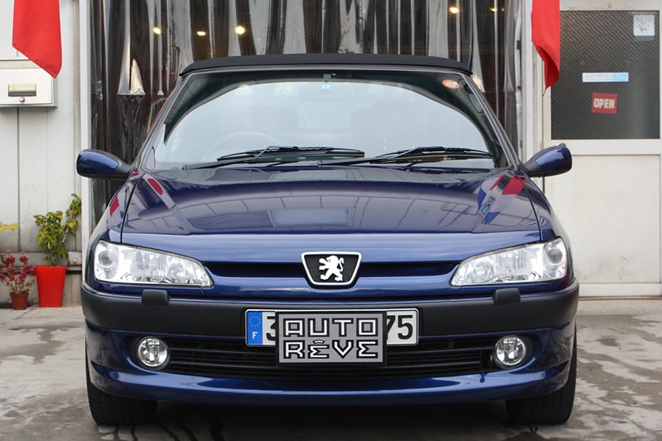 やっぱ306は、この最終モデルのキリッと引き締まった顔が良いのです！