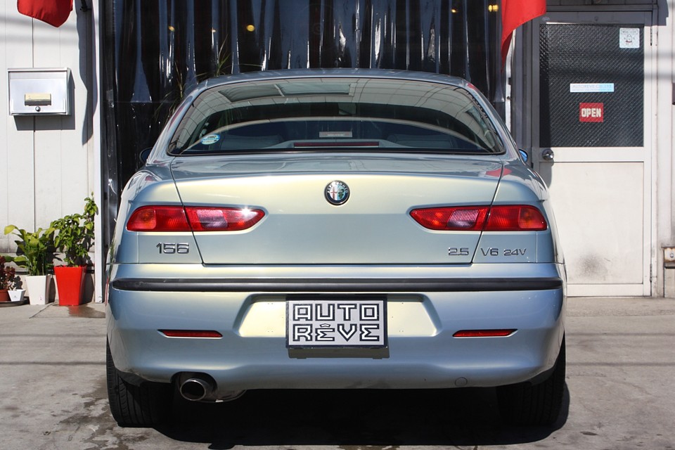 宝石をイメージしたと言われるテールレンズのデザイン！宝石よりこっちの方が断然良い〜！