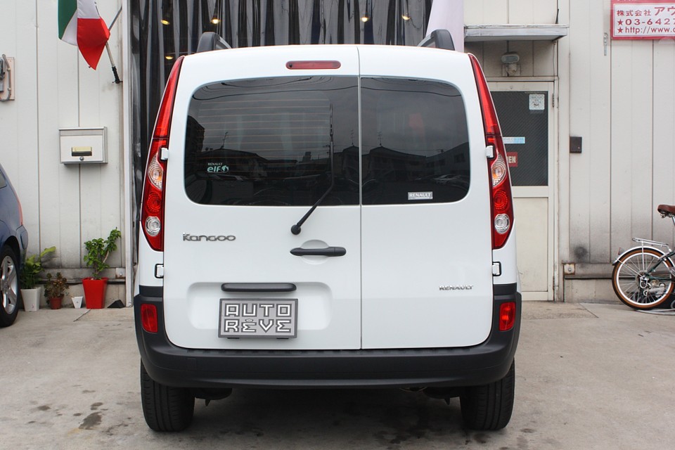 後部ドアはとっても使いやすいダブルバックドア！